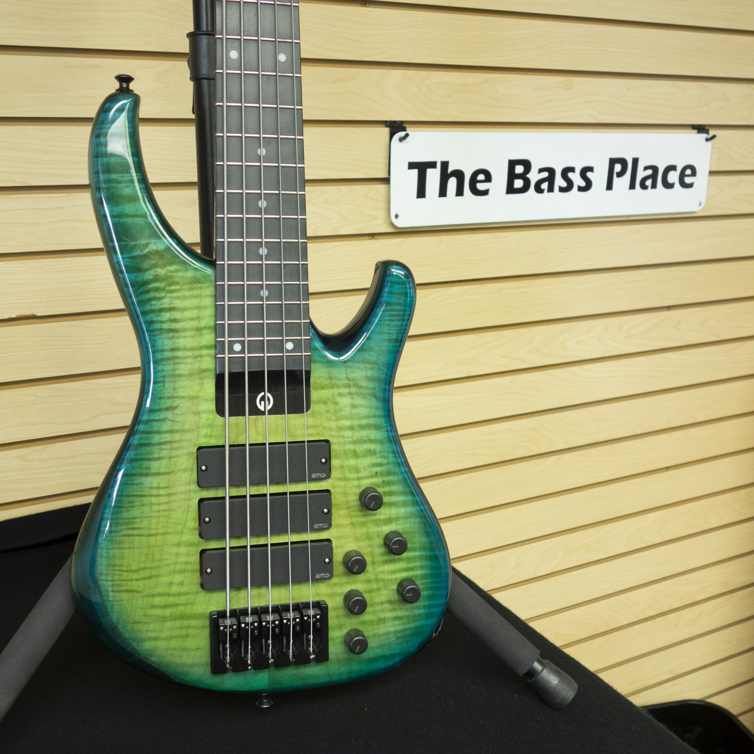 G.Gould E3 Studio 5 string bass – Premium Figured Maple top – Gorgeous Blue-Green burst finish – Graphite Composite Neck – New 3 pick-up w/ emg mixer – 9.35 pounds – #1548